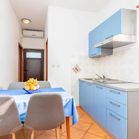 Sweet And Cozy Luciano - *